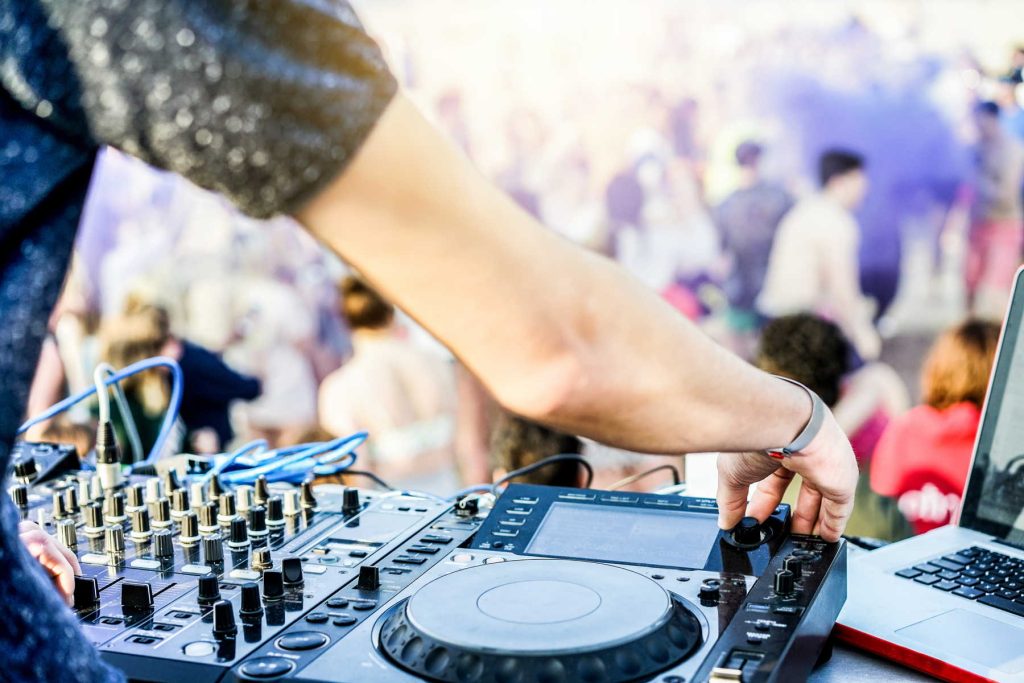 Μουσική επιμέλεια σε δεξίωση γάμου