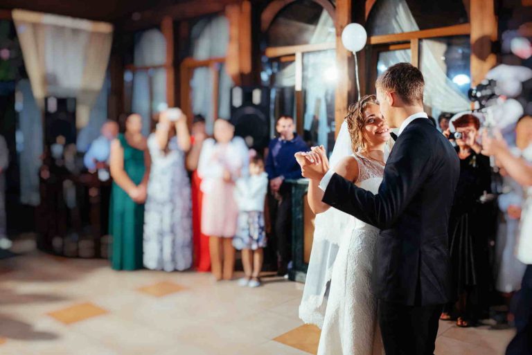 Σωστό στήσιμο του ζευγαριού για αξέχαστη δεξίωση γάμου