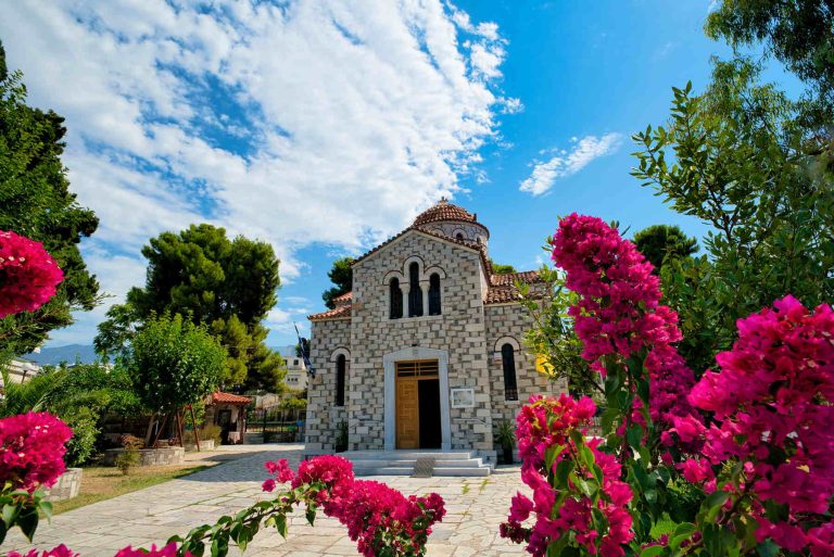 Εκκλησάκι σε κτήμα για την τελετή της βάπτισης
